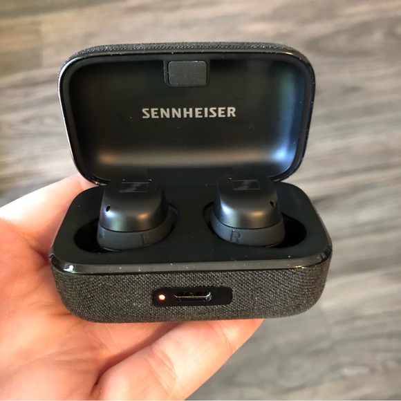 Sennheiser MOMENTUM 3 earbuds brand new - Picture 2 of 2